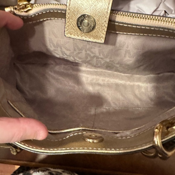 Michael Kors like new gold metallic Cynthia Staffiano leatherr satchel - Picture 5 of 7